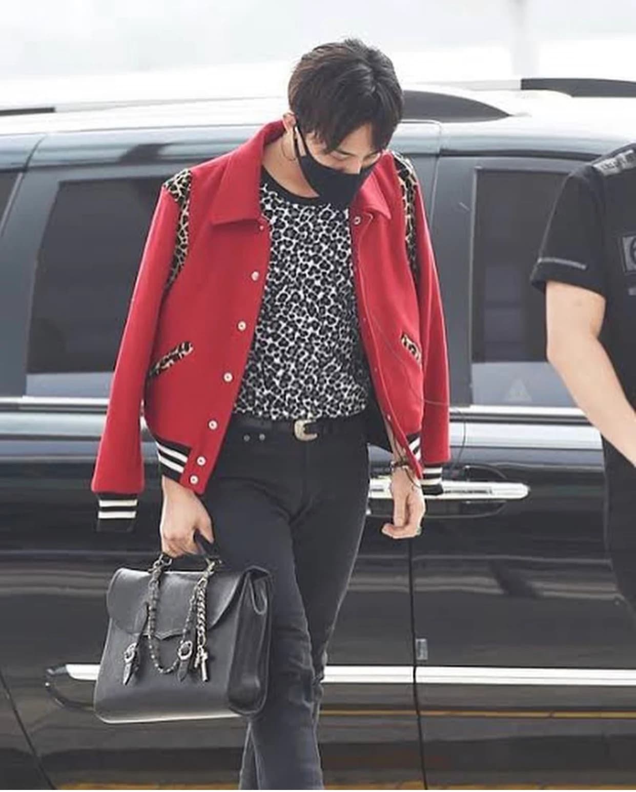 Внутреннее отделение кожаной сумки Chrome Hearts