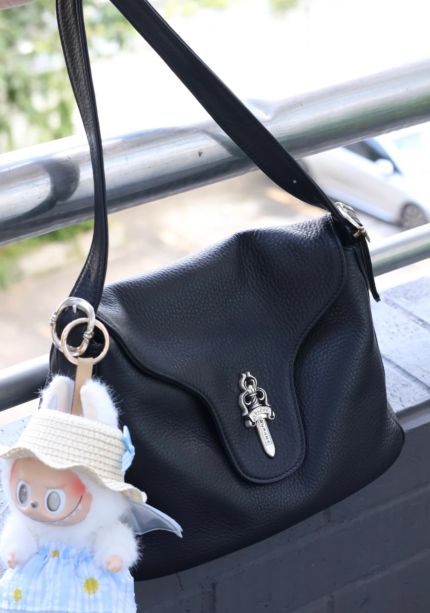 Внутренняя подкладка и логотип Chrome Hearts