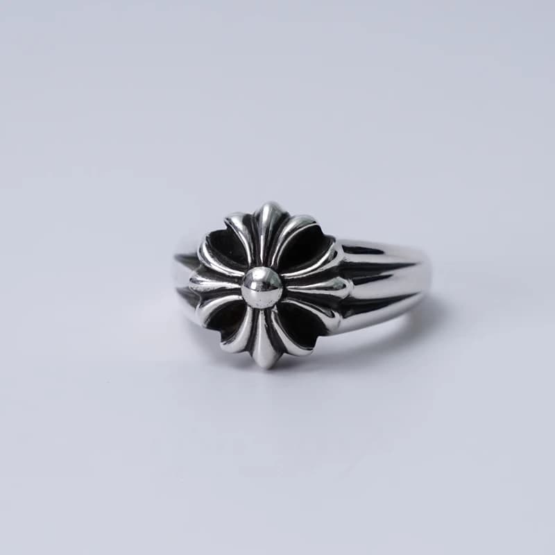 Серебряное кольцо-печатка Chrome Hearts с гравировкой креста