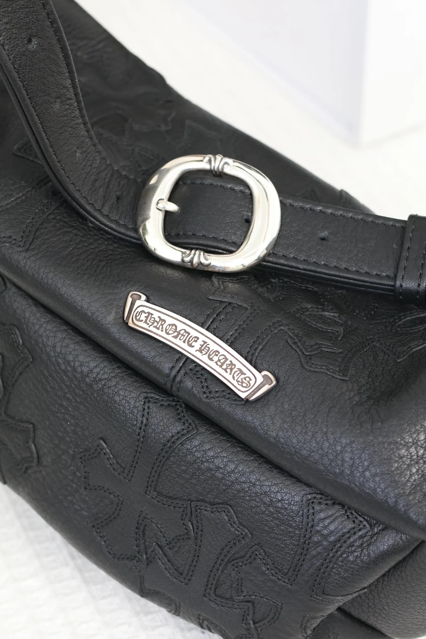 Кожаная поясная сумка Chrome Hearts с крестами