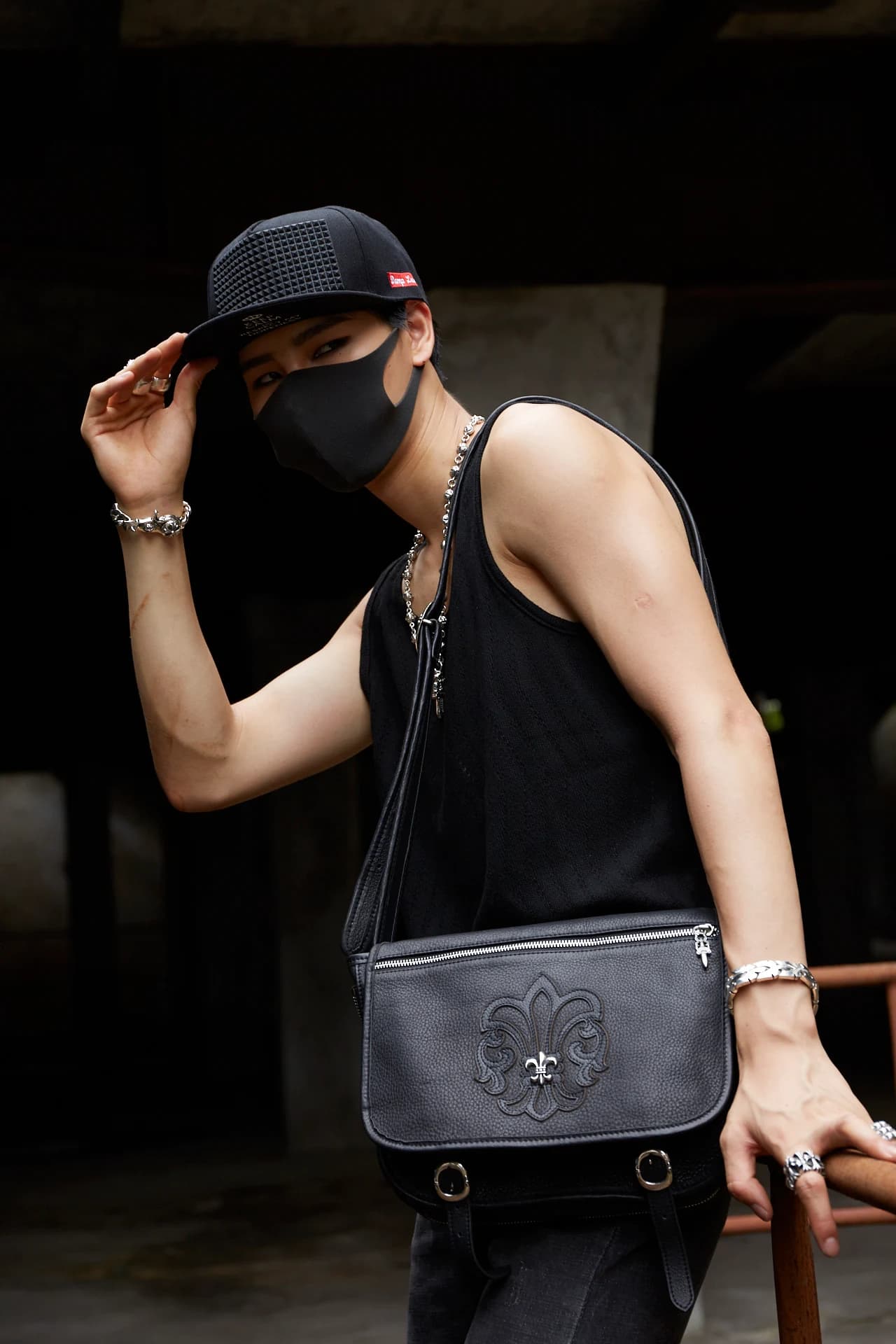 Внутренняя подкладка и логотип Chrome Hearts