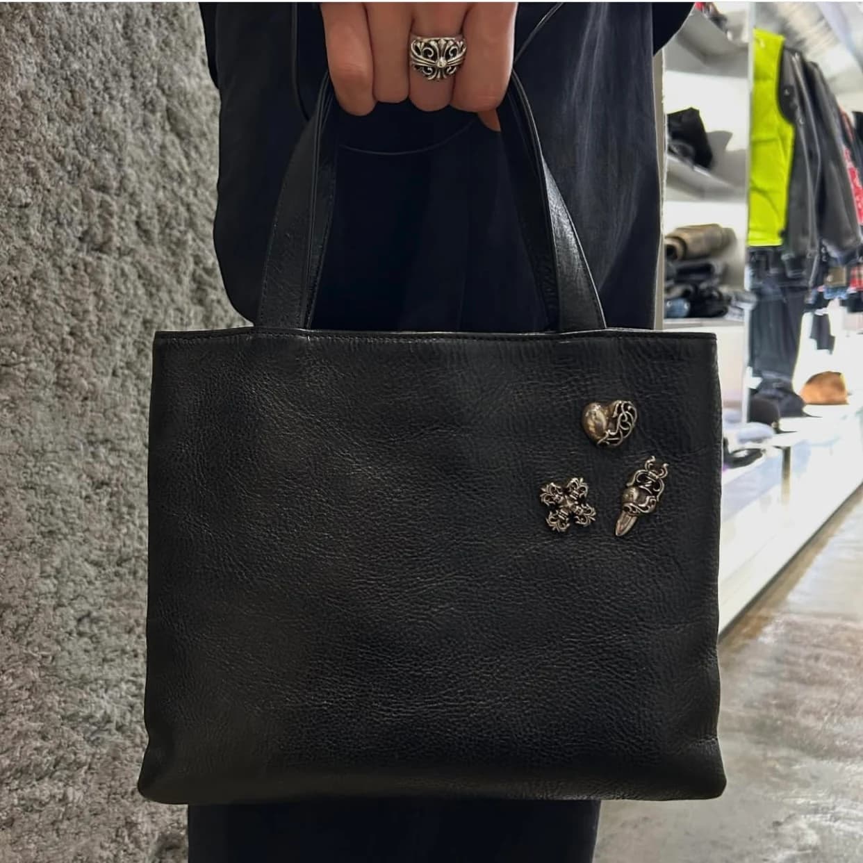 Черная сумка Chrome Hearts из кожи и текстиля с серебряной фурнитурой
