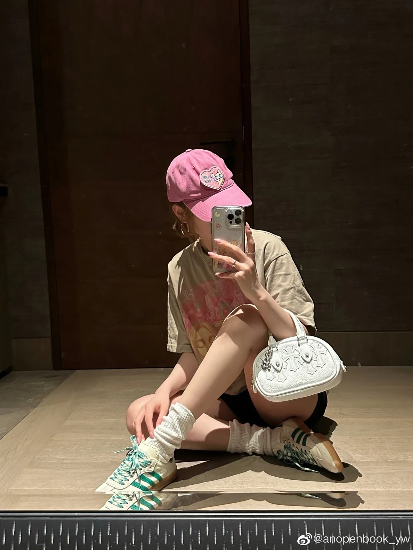 Внутренняя подкладка сумки Chrome Hearts с логотипом