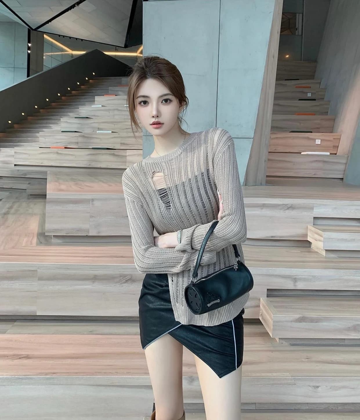 Цилиндрическая сумка Chrome Hearts, вид сбоку