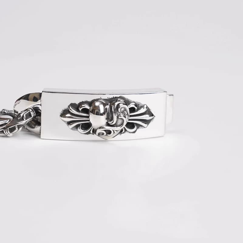 Центральная пластина ID с объемным цветочным мотивом Heart Insignia крупным планом
