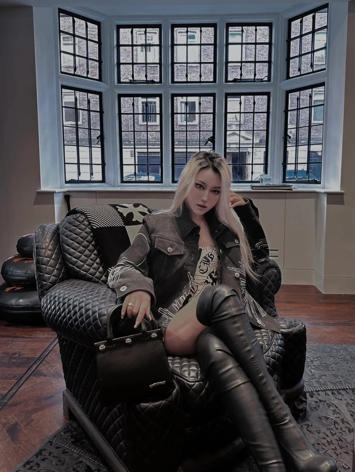 Серебряная фурнитура на ручках Chrome Hearts