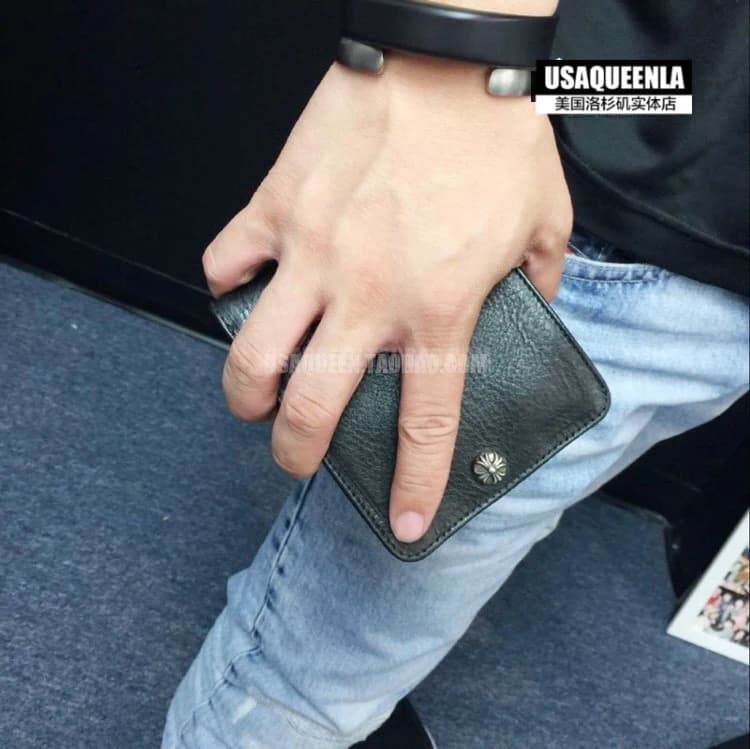 Черный кошелек Chrome Hearts с серебряным крестом