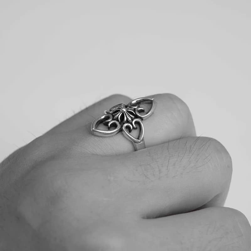 Массивное серебряное кольцо Chrome Hearts с гравировкой крестов и сердец