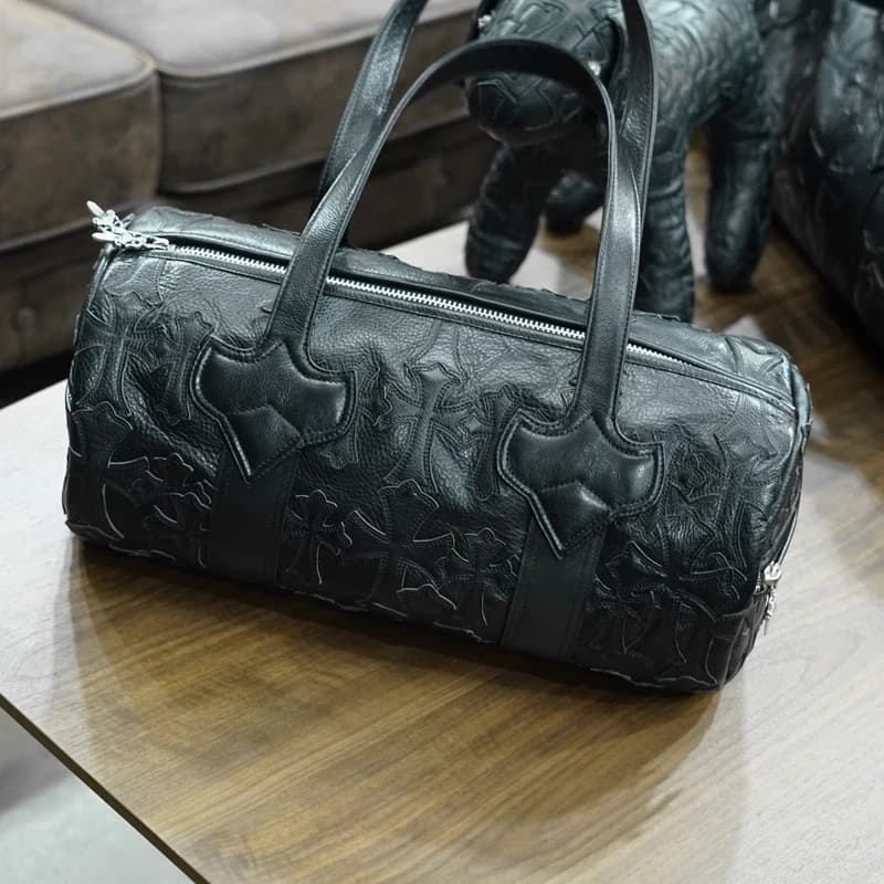 Вид спереди на сумку Duffle с крестами
