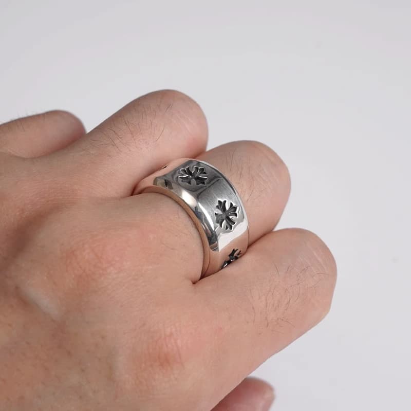 Серебряное кольцо Chrome Hearts с рельефными крестами