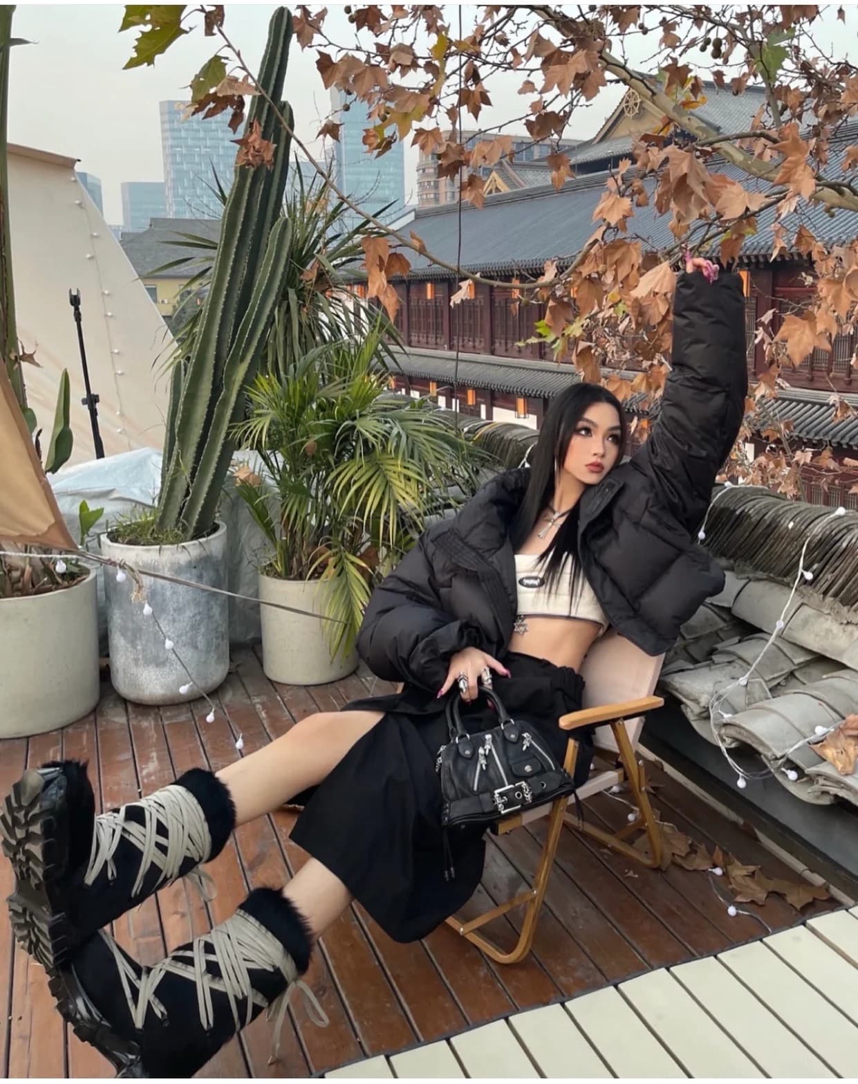 Серебряный декор на клапане сумки Chrome Hearts
