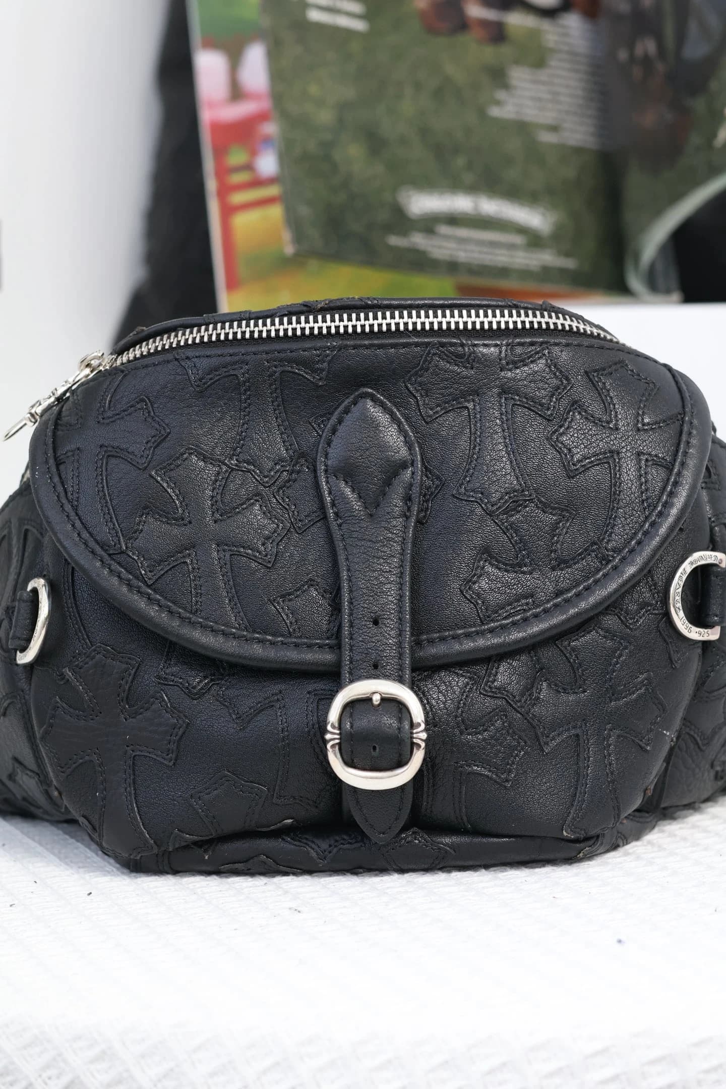 Кожаная поясная сумка Chrome Hearts с тиснением