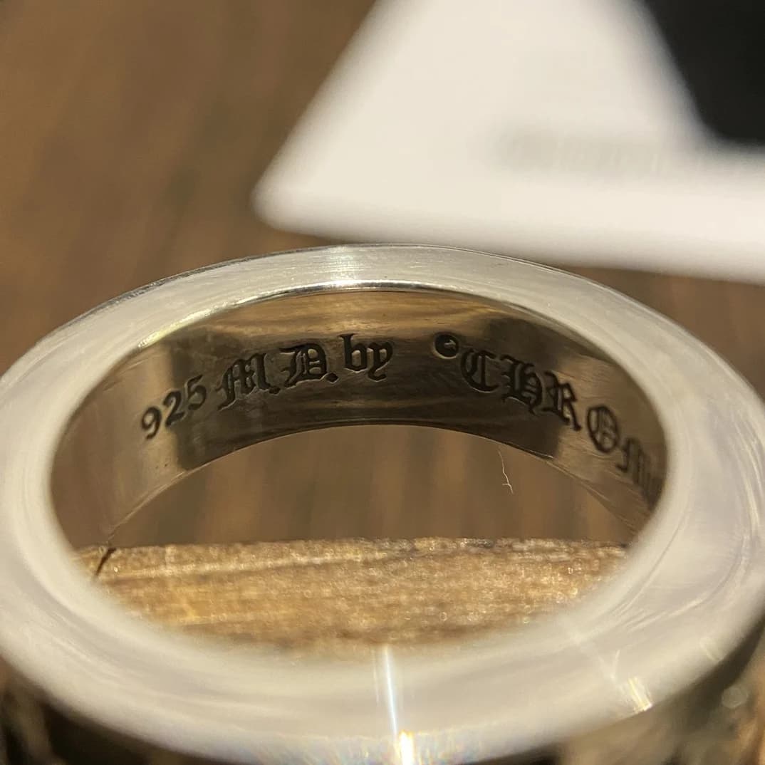 Внутренняя гравировка пробы 925 и маркировки Matty Boy by Chrome Hearts