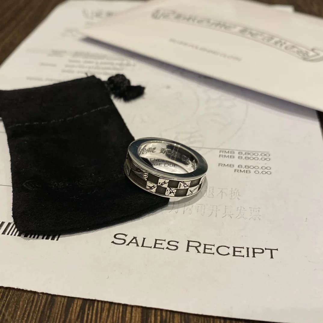 Кольцо Chrome Hearts 6mm рядом с пыльником и квитанцией