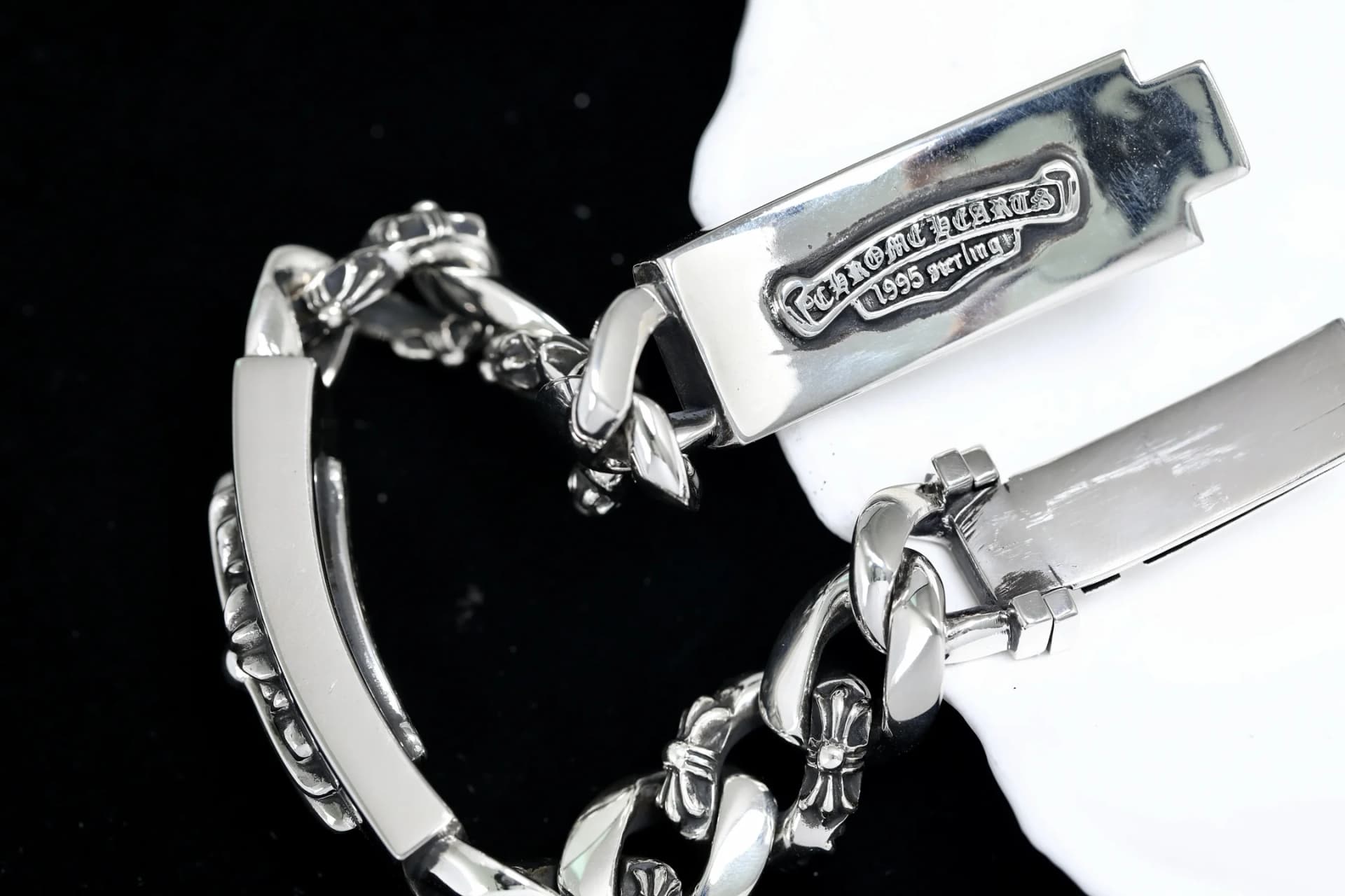 Обратная сторона застежки с фирменным клеймом Chrome Hearts 1995 Sterling