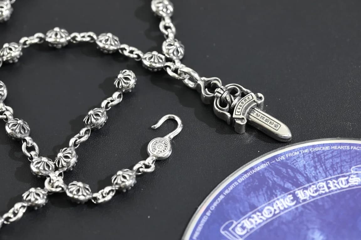 Фрагмент цепочки со звеньями Cross Ball и застёжкой колье Chrome Hearts