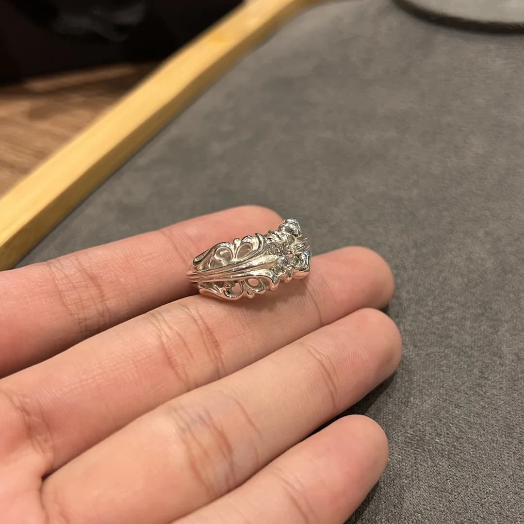 Серебряное кольцо Chrome Hearts с камнями, общий вид