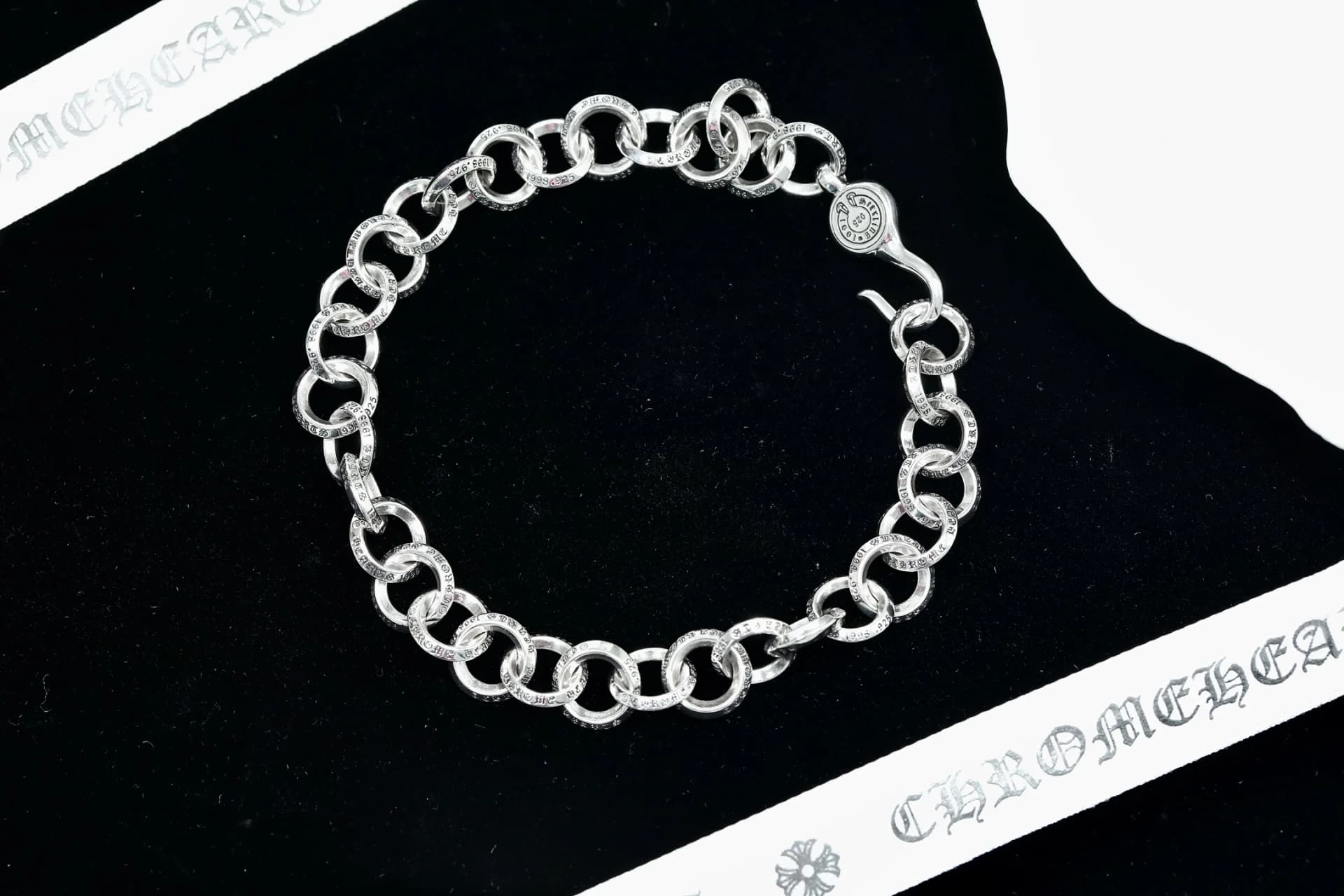 Браслет-цепь Chrome Hearts из серебра 925 пробы, вид сверху