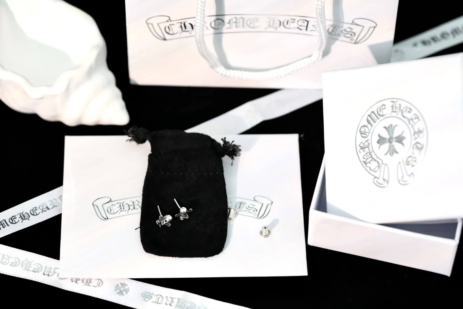 Комплект серег Chrome Hearts Skull с фирменным мешочком и упаковкой