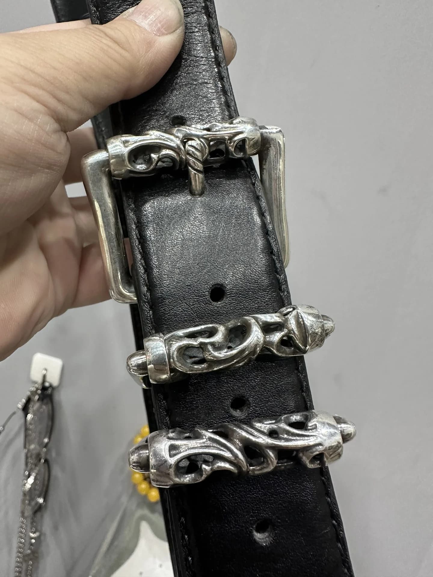 Серебряная пряжка SBT Roller и фигурные шлевки ремня Chrome Hearts