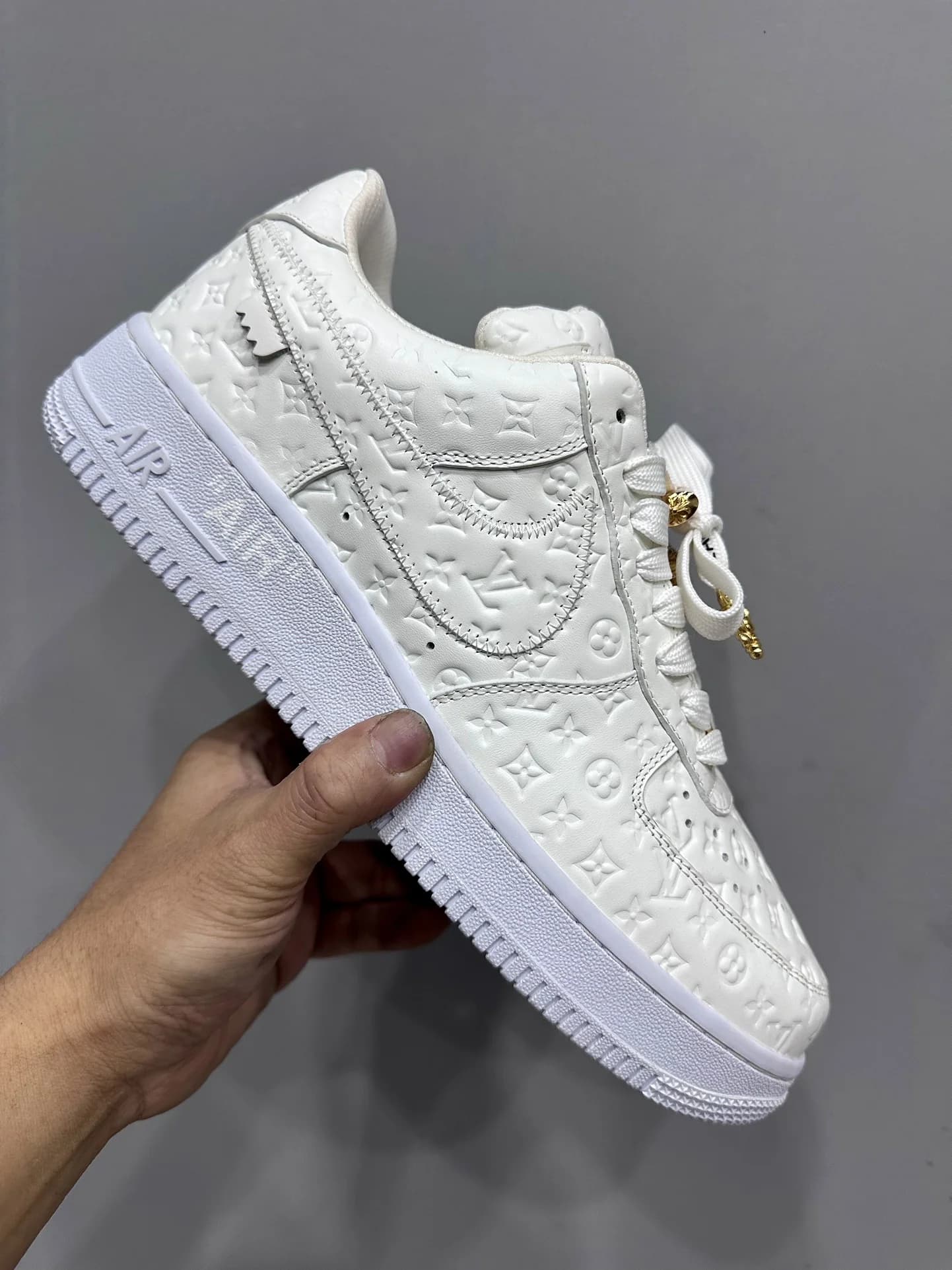 Кроссовки Chrome Hearts x Nike x Louis Vuitton Air Force 1, вид сбоку