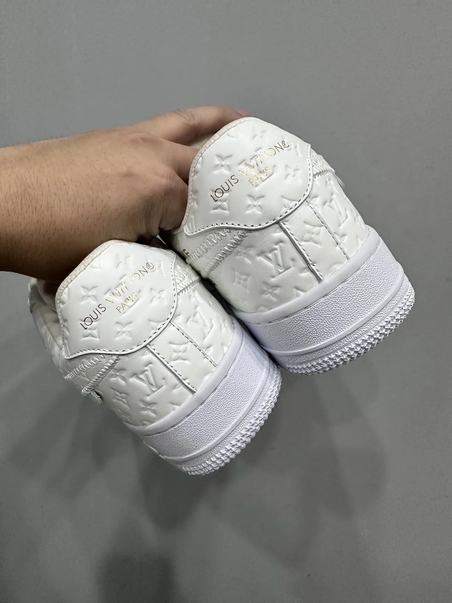 Задники кроссовок Chrome Hearts x Nike x Louis Vuitton Air Force 1 с тиснением