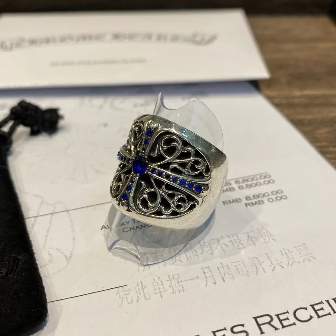 Вид кольца Chrome Hearts Oval Cross в три четверти