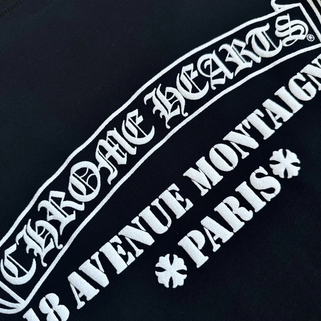 Принт CHROME HEARTS 18 AVENUE MONTAIGNE PARIS на спине