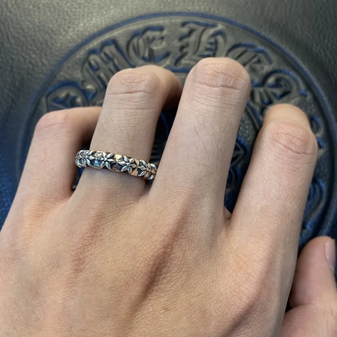 Кольцо Chrome Hearts Star Band на руке