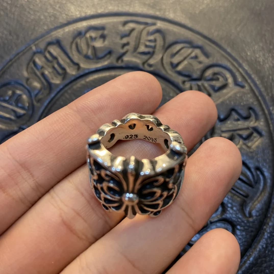 Внутренняя сторона кольца Chrome Hearts с гравировкой 925 пробы