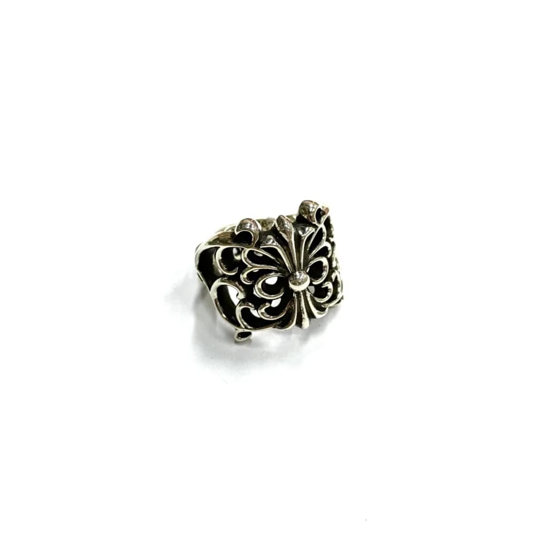 Кольцо Chrome Hearts Spider & Butterfly на белом фоне