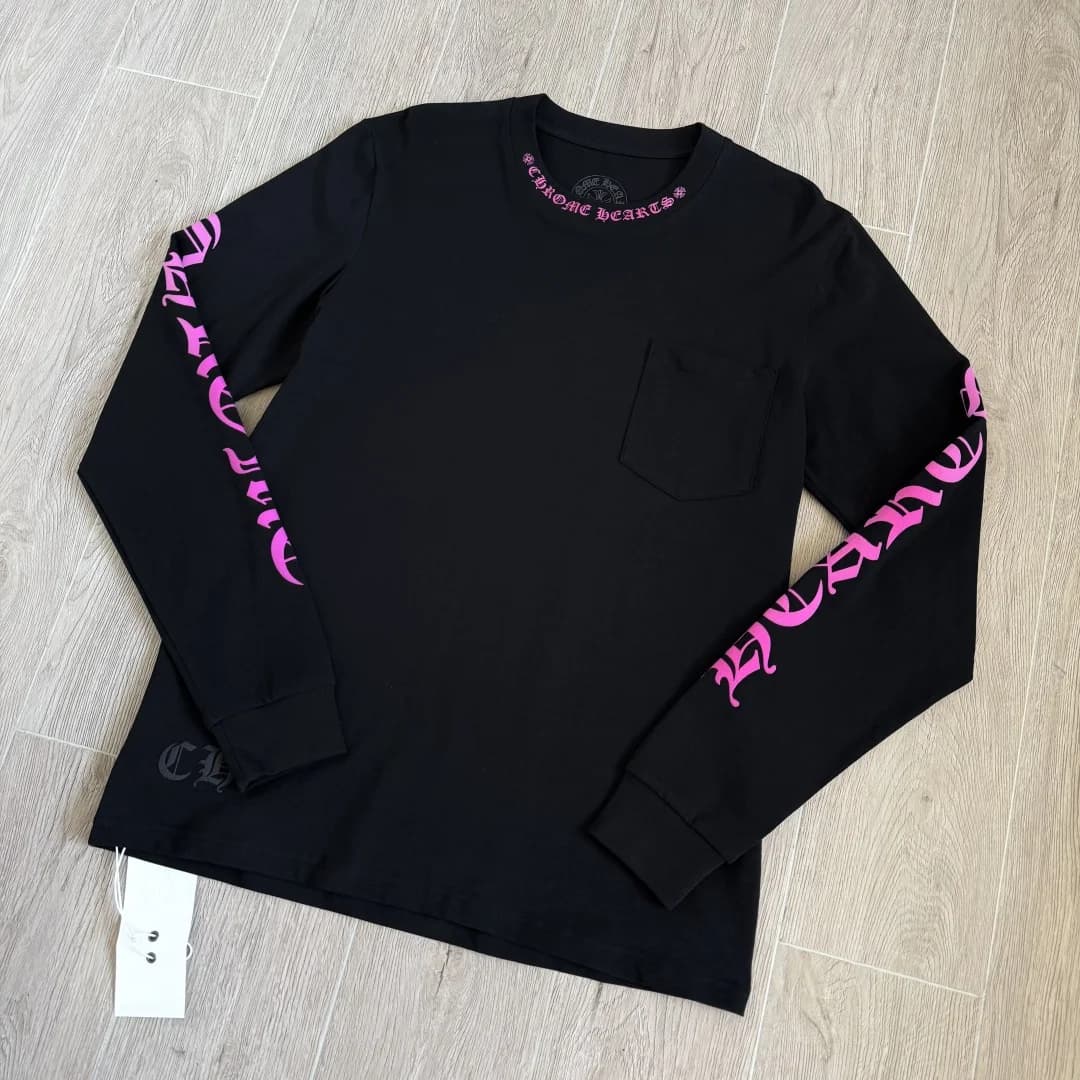 Хлопковый лонгслив Chrome Hearts черного цвета, вид под углом