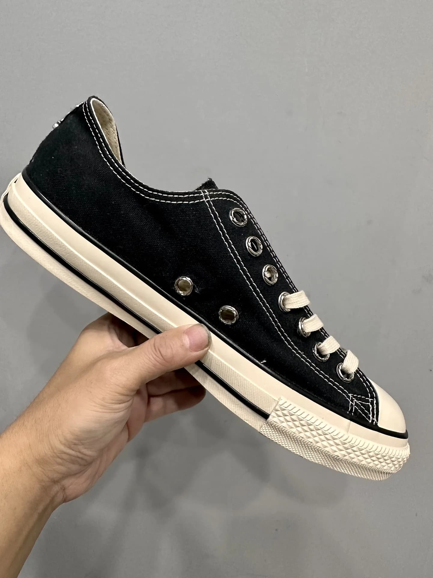 Кеды Chrome Hearts x Converse Chuck 70 Low из черного канваса, вид сбоку
