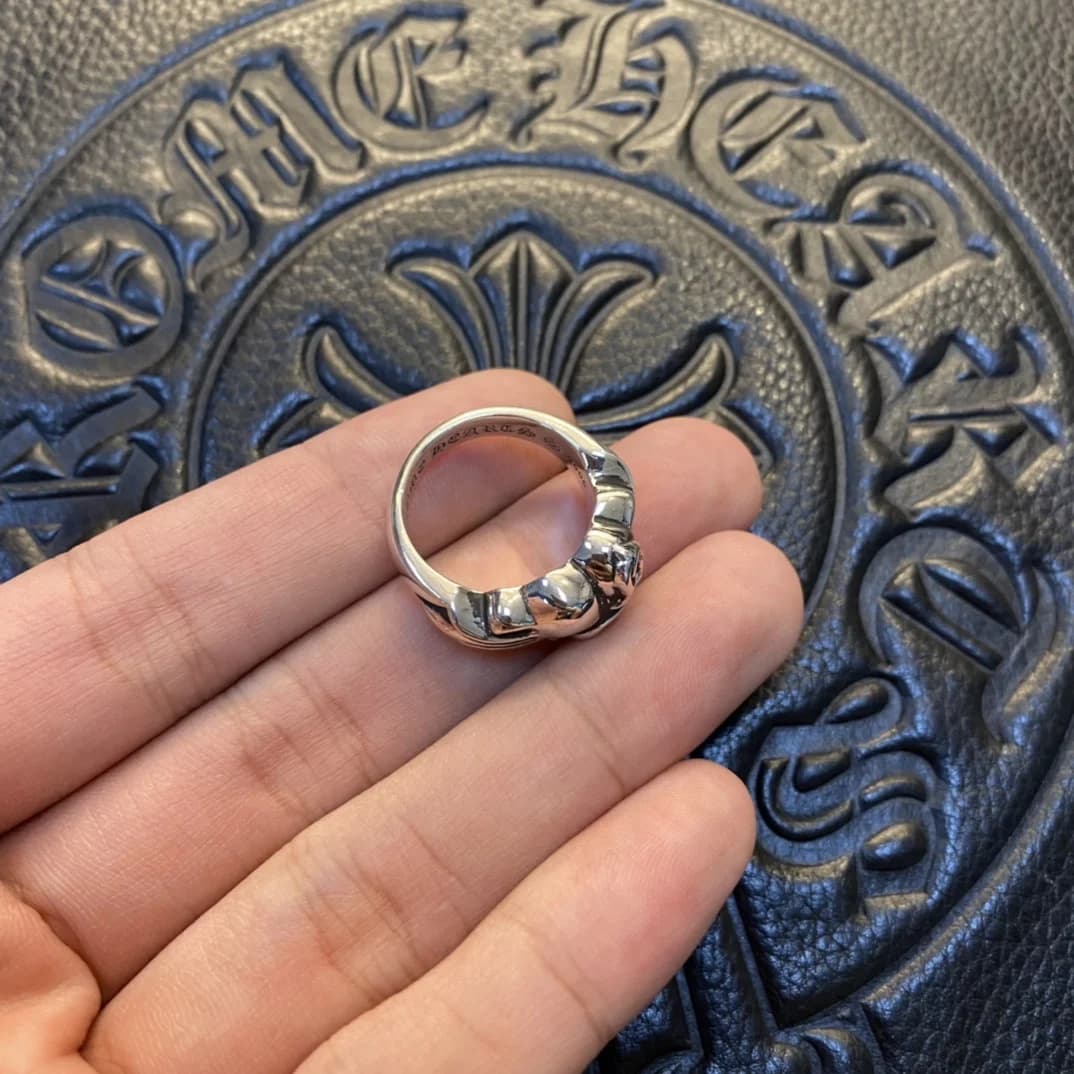 Кольцо Chrome Hearts Floral Heart из серебра 925 пробы, вид снизу