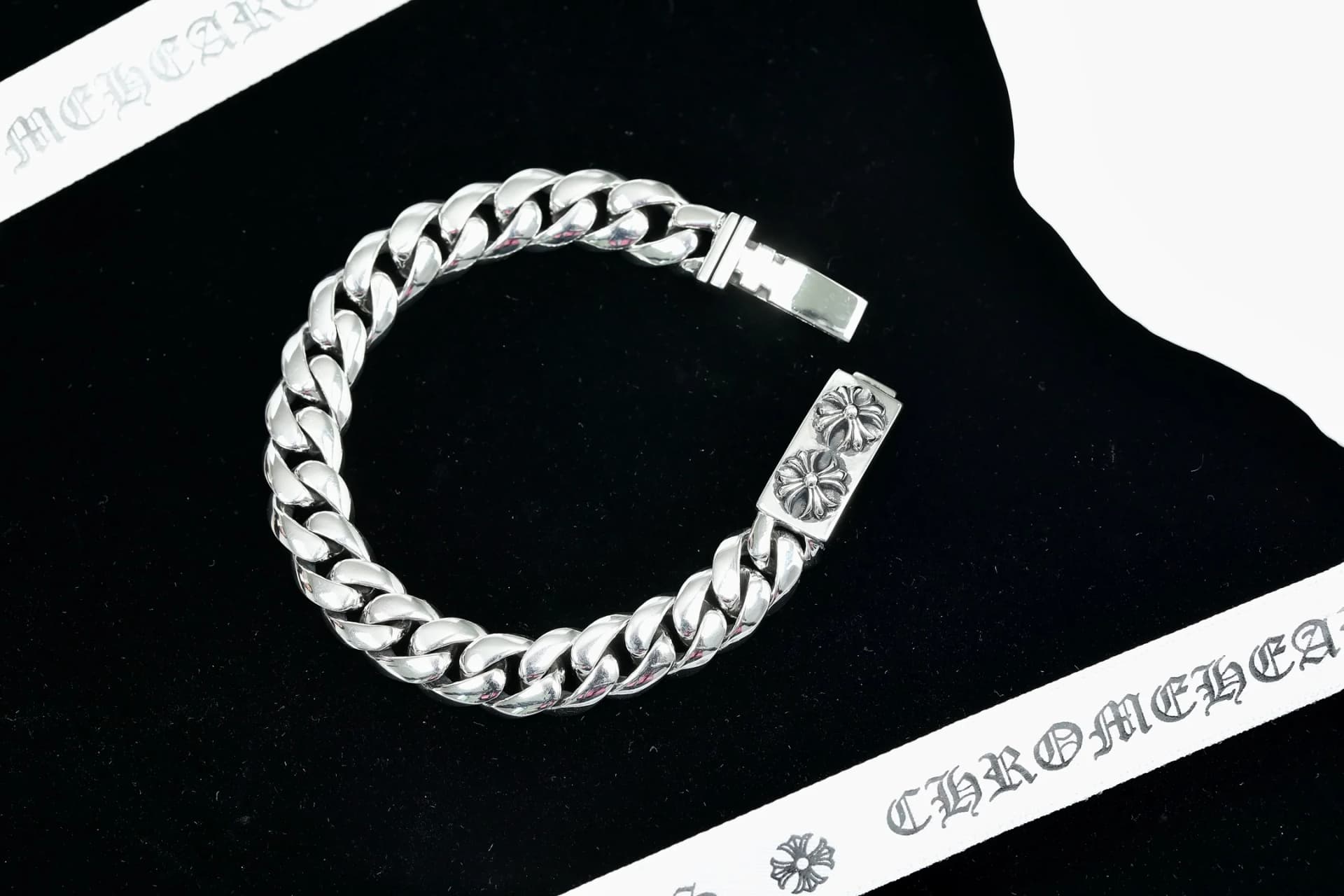 Серебряный браслет-цепь Chrome Hearts с объемным декором на замке